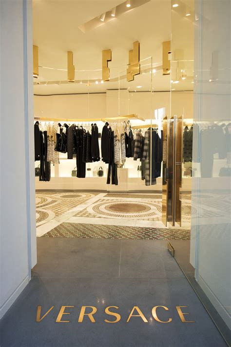 giovanni versace via sbarre inferiori 417|Versace Rome Piazza Di Spagna .